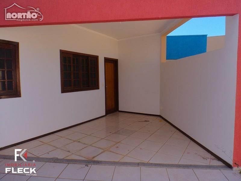 Casa à venda com 3 quartos - Foto 2