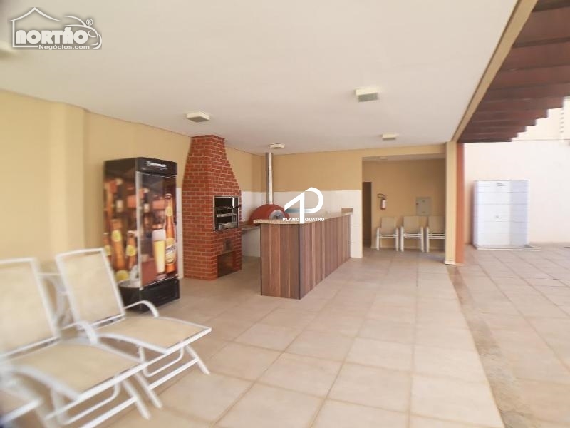 Casa à venda com 3 quartos, 245m² - Foto 3