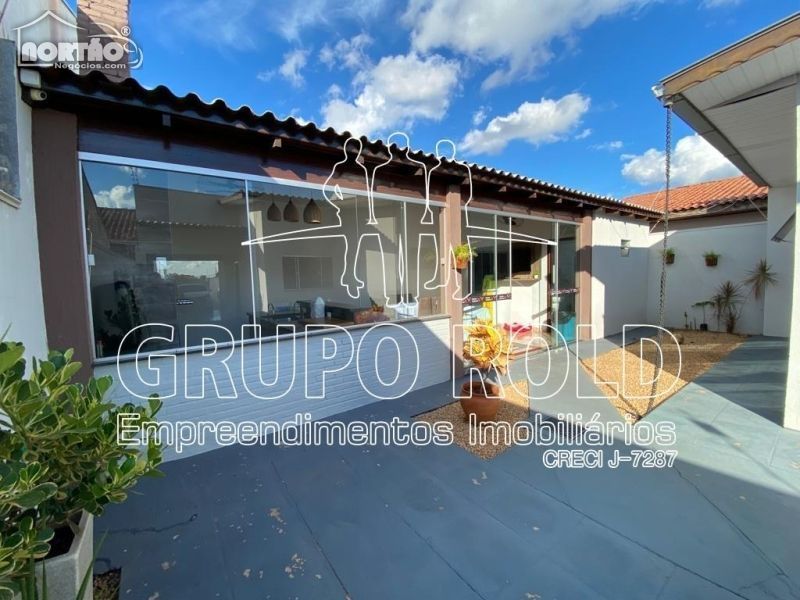 Casa à venda com 3 quartos, 200m² - Foto 4