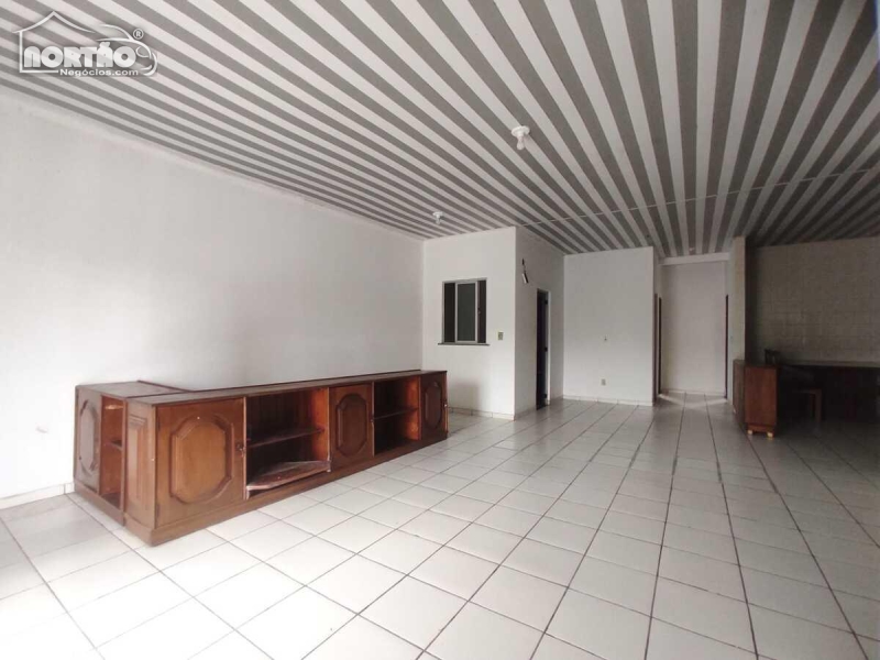 Casa à venda com 3 quartos, 225m² - Foto 9