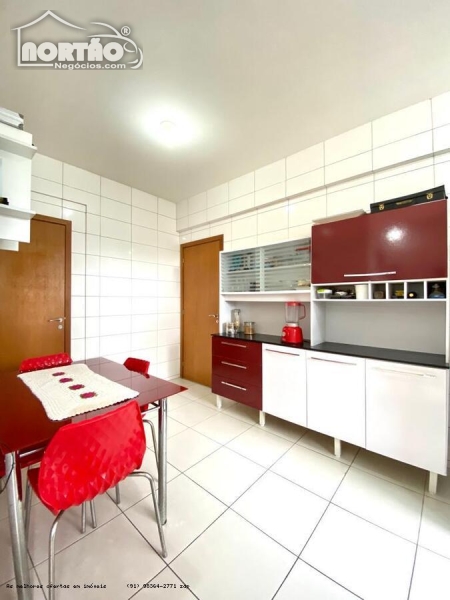 Casa à venda com 3 quartos, 194m² - Foto 8