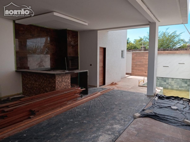 Casa à venda com 3 quartos, 205m² - Foto 4