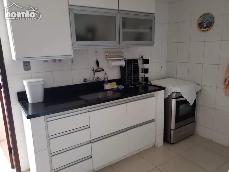 Casa à venda com 6 quartos, 600m² - Foto 9