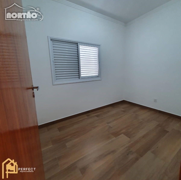 Casa à venda com 4 quartos, 130m² - Foto 9