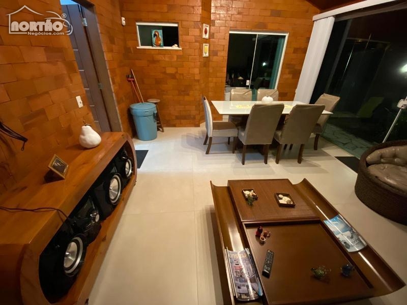 Casa à venda com 6 quartos, 300m² - Foto 6