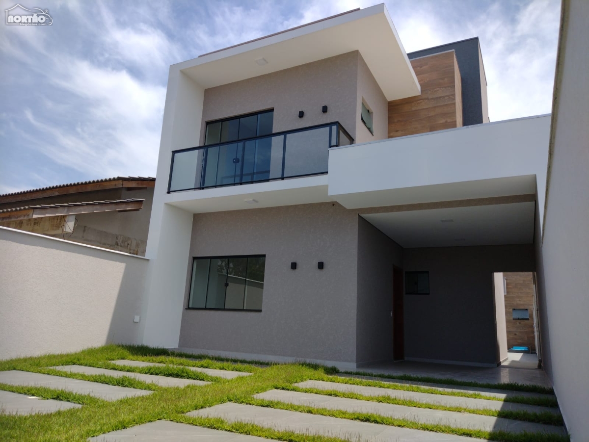 Casa à venda com 4 quartos, 155m² - Foto 1