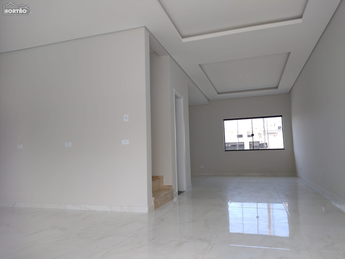 Casa à venda com 4 quartos, 155m² - Foto 2