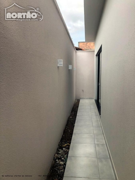 Casa à venda com 3 quartos, 300m² - Foto 3