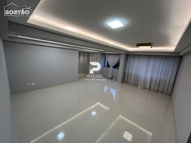 Casa à venda com 5 quartos, 150m² - Foto 3