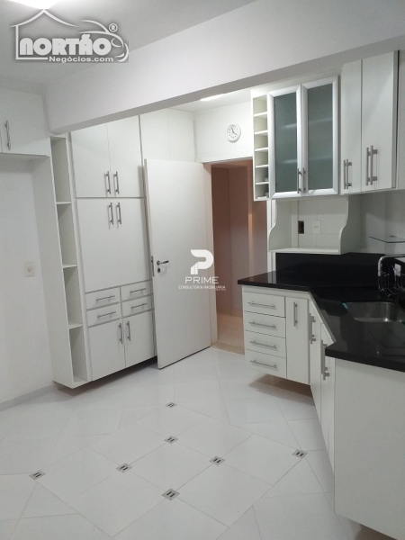 Casa à venda com 5 quartos, 150m² - Foto 4