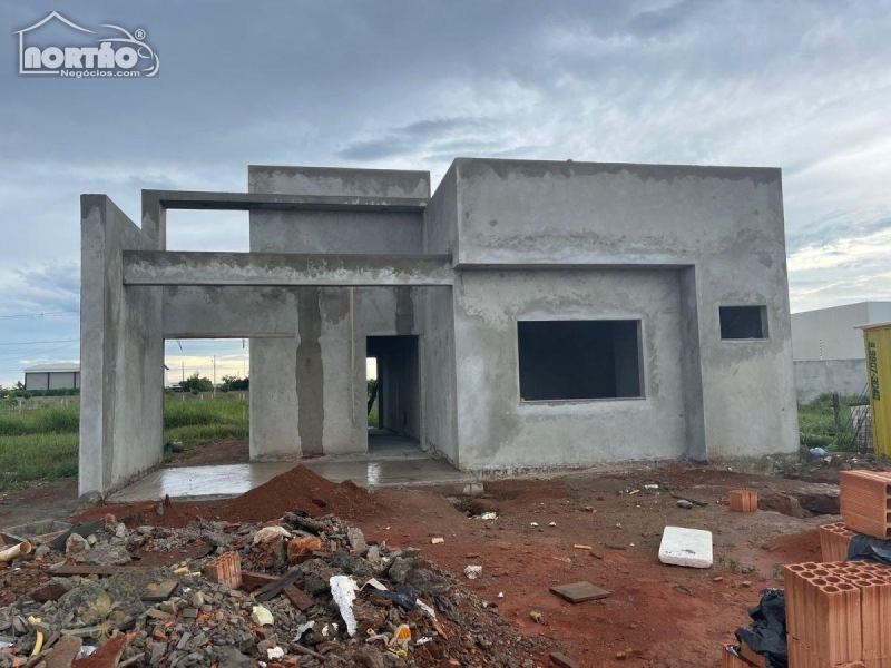 CASA A VENDA NO QUATRO ESTAÇÕES EM SINOP/MT