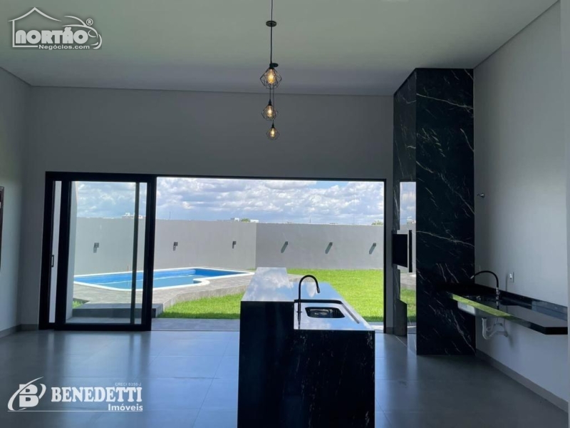 Casa à venda com 3 quartos, 210m² - Foto 4