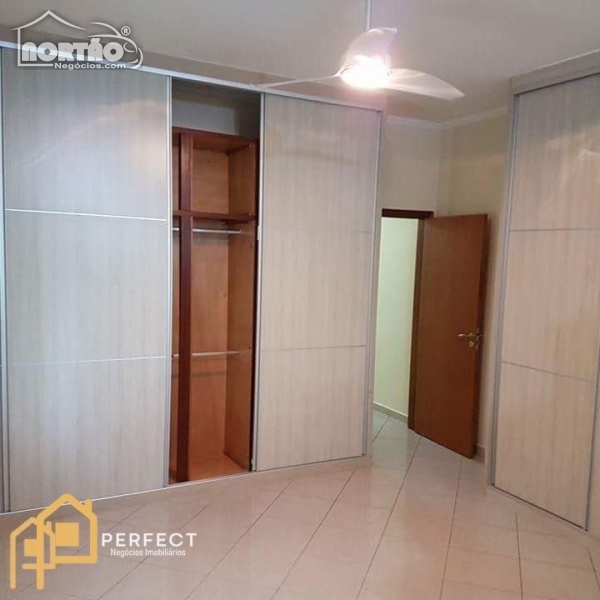 Casa à venda com 5 quartos, 200m² - Foto 8