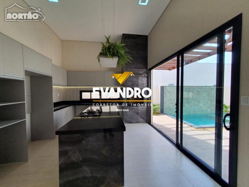 Casa à venda com 3 quartos, 242m² - Foto 6