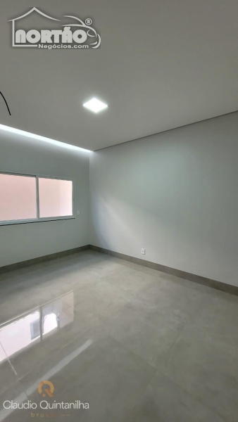 Casa à venda com 4 quartos, 200m² - Foto 5