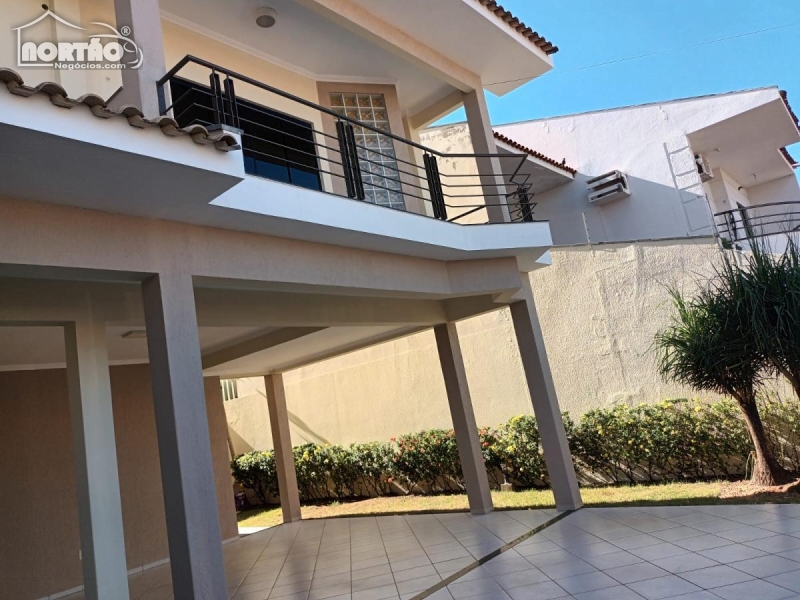 Casa à venda com 3 quartos, 384m² - Foto 7