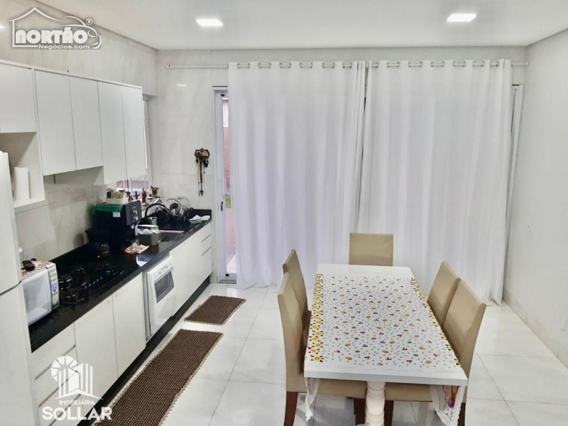 Casa à venda com 4 quartos, 212m² - Foto 5