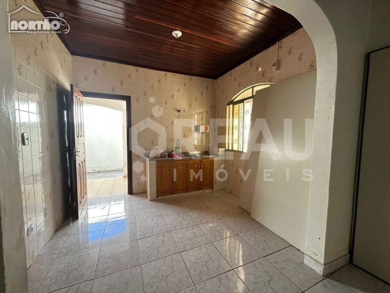 Casa à venda com 6 quartos, 222m² - Foto 9