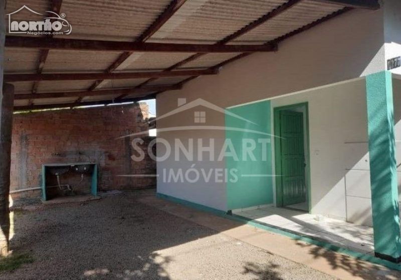 Casa à venda com 3 quartos, 64m² - Foto 2