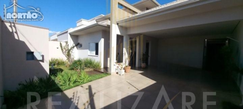 Casa à venda com 3 quartos, 189m² - Foto 2