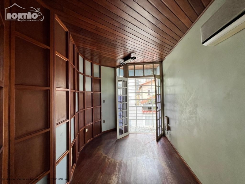 Casa à venda com 3 quartos, 375m² - Foto 6