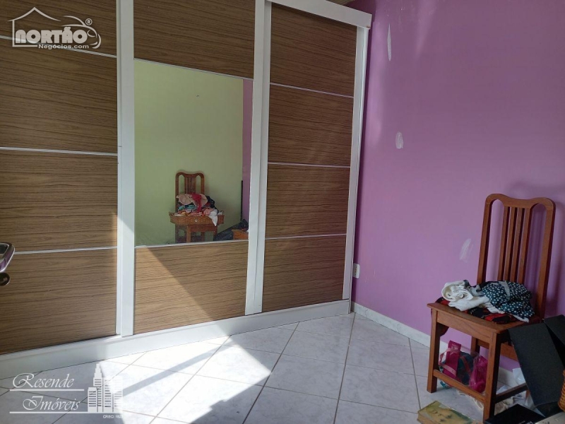 Casa à venda com 6 quartos, 280m² - Foto 9