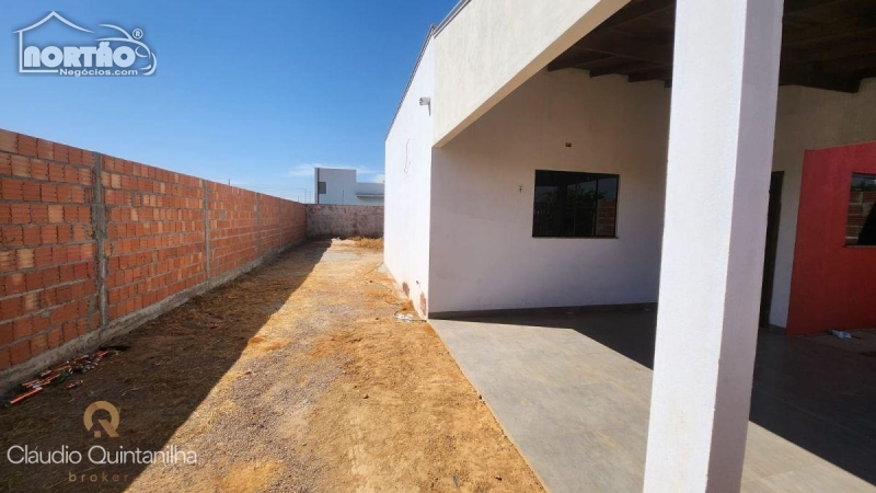 Casa à venda com 3 quartos, 74m² - Foto 2