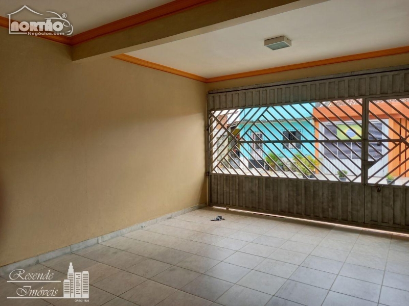 Casa à venda com 6 quartos, 280m² - Foto 4