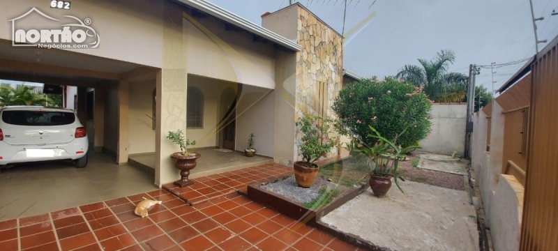 Casa à venda com 5 quartos, 149m² - Foto 2