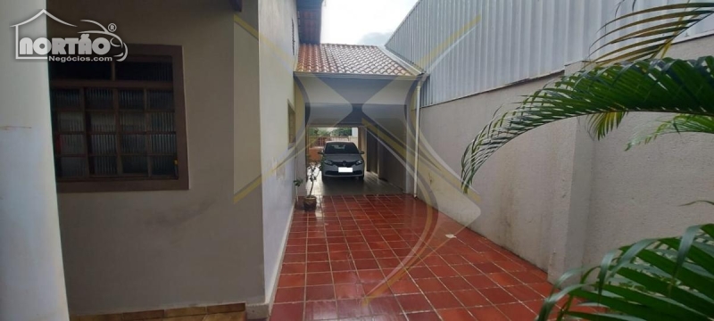 Casa à venda com 5 quartos, 149m² - Foto 5