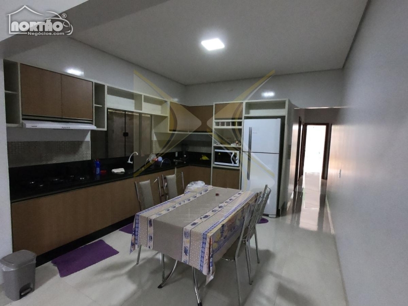 Casa à venda com 4 quartos, 150m² - Foto 3