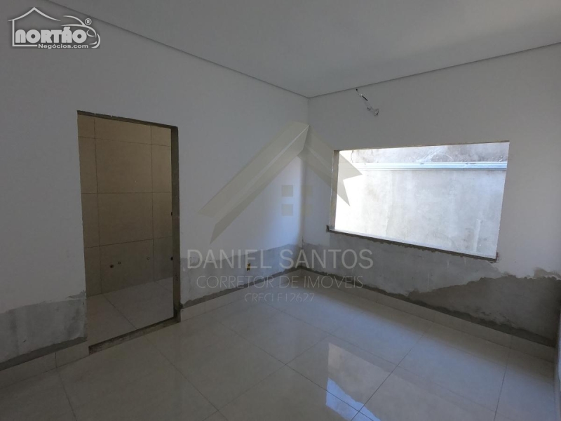 Casa à venda com 3 quartos, 121m² - Foto 3