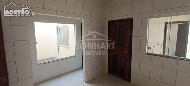 Casa à venda com 3 quartos, 180m² - Foto 4