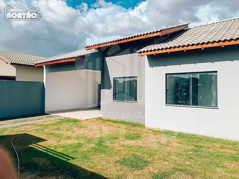 Casa à venda com 3 quartos, 98m² - Foto 2