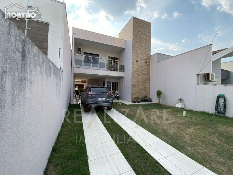 Casa à venda com 5 quartos, 250m² - Foto 1