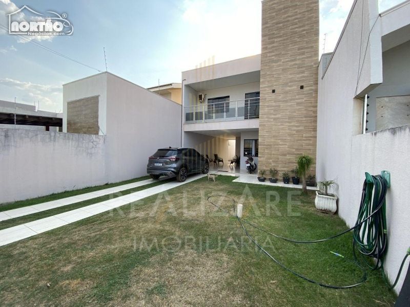 Casa à venda com 5 quartos, 250m² - Foto 2