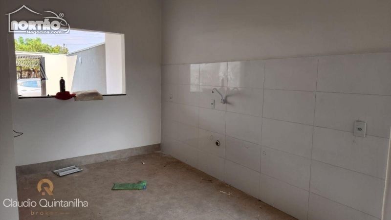 Casa à venda com 3 quartos, 90m² - Foto 4