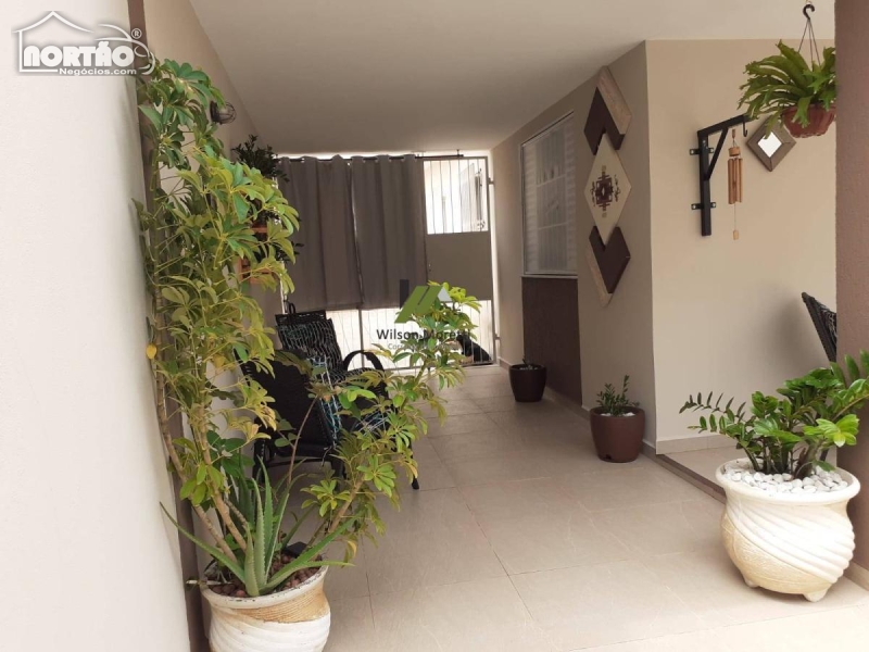 Casa à venda com 5 quartos, 160m² - Foto 3