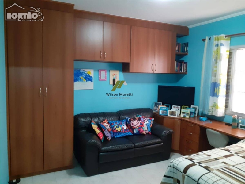 Casa à venda com 5 quartos, 160m² - Foto 10