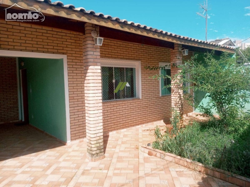 Casa à venda com 7 quartos, 320m² - Foto 2