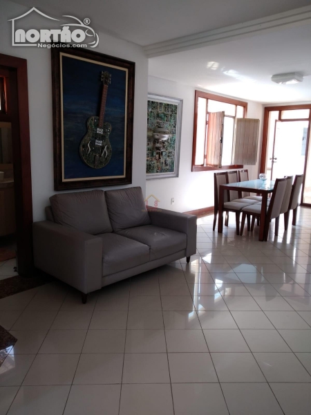 Casa à venda com 6 quartos, 366m² - Foto 9