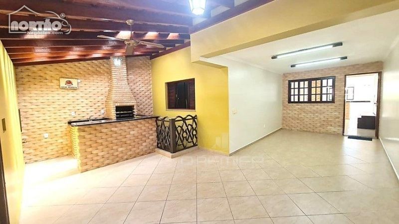 Casa à venda com 4 quartos, 125m² - Foto 1