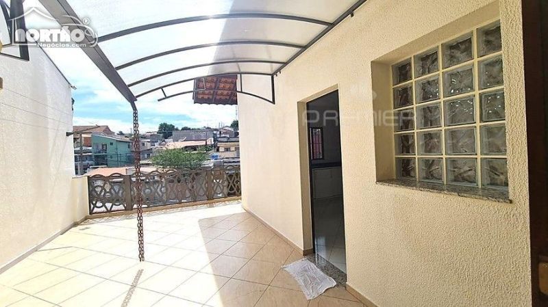 Casa à venda com 4 quartos, 125m² - Foto 2