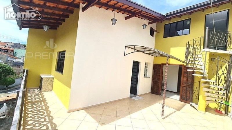 Casa à venda com 4 quartos, 125m² - Foto 3