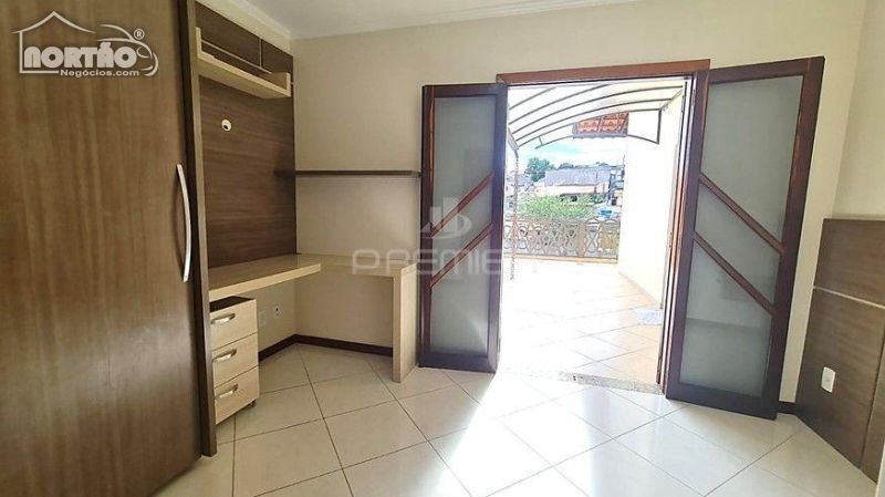 Casa à venda com 4 quartos, 125m² - Foto 4