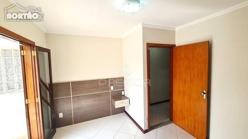 Casa à venda com 4 quartos, 125m² - Foto 5