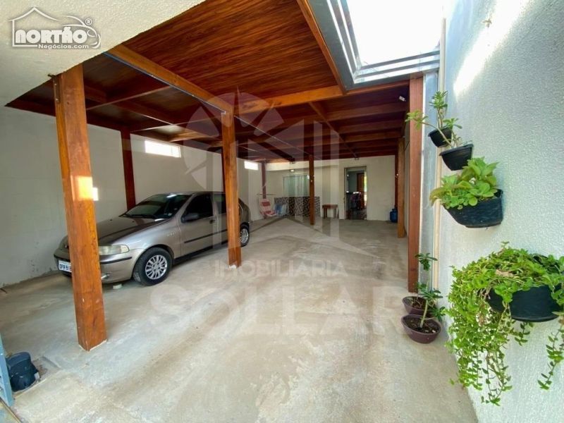 Casa à venda com 3 quartos, 69m² - Foto 2