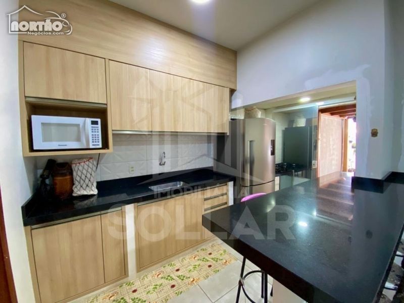 Casa à venda com 3 quartos, 69m² - Foto 4