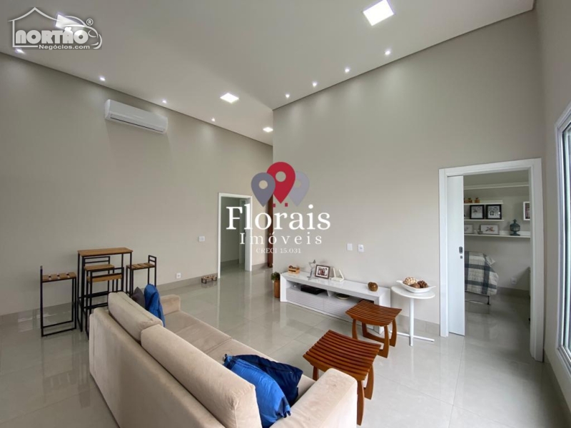 Casa à venda com 4 quartos, 255m² - Foto 4