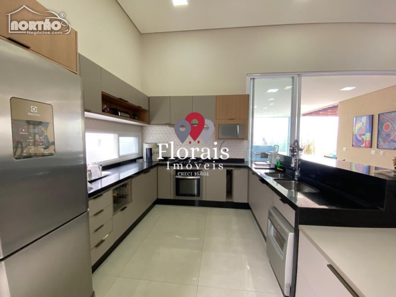 Casa à venda com 4 quartos, 255m² - Foto 5